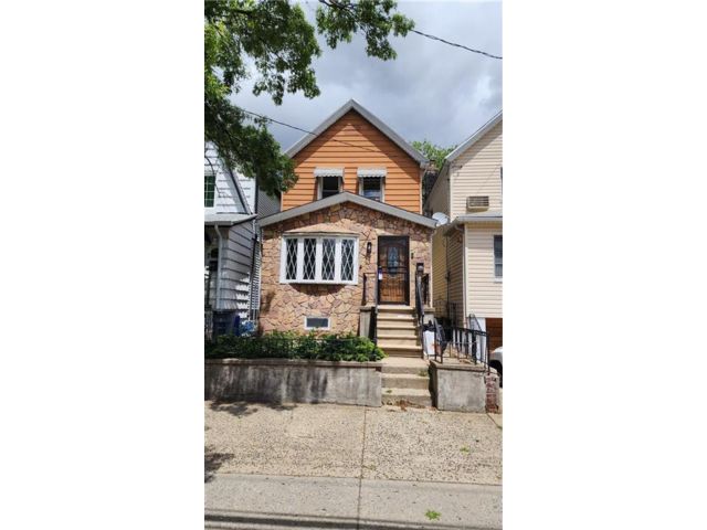  2 BR,  2.00 BTH &nbsp;Single family style home in Canarsie