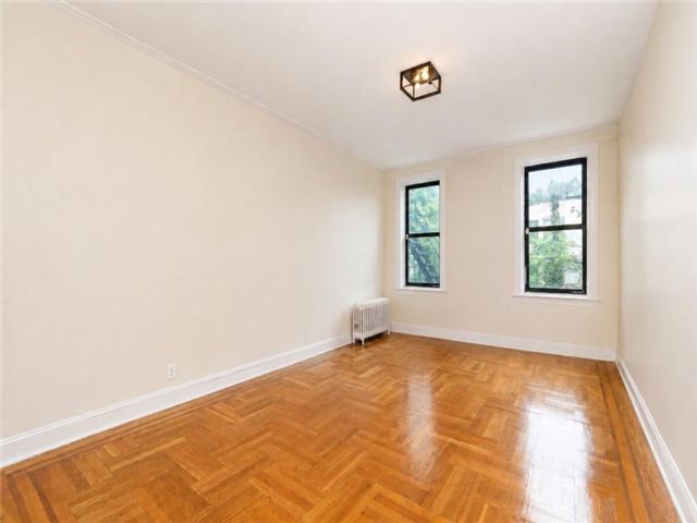  1 BR,  1.00 BTH &nbsp;Co-op style home in Bay Ridge