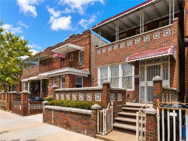  7 BR,  4.00 BTH &nbsp;Multi-family style home in Bensonhurst