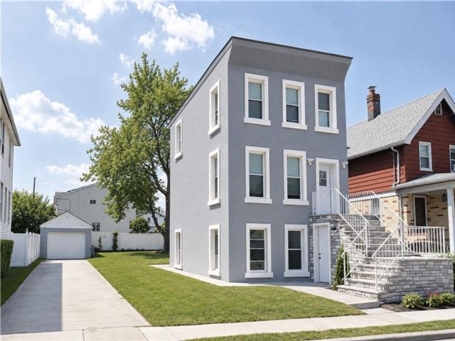  4 BR,  2.00 BTH &nbsp;Single family style home in Mariners Harbor
