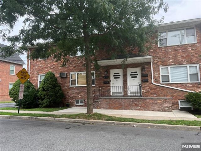  2 BR,  1.00 BTH &nbsp; style home in Carlstadt