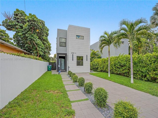  4 BR,  4.50 BTH &nbsp; style home in Coral Gables