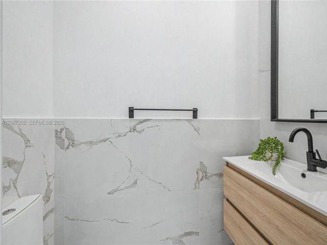 [PHOTO]