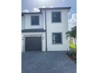  4 BR,  3.00 BTH &nbsp;Townhouse style home in Homestead