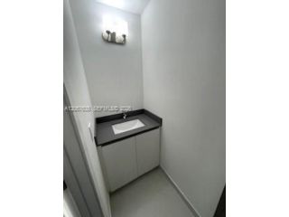 [PHOTO]