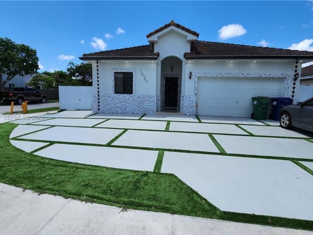  3 BR,  2.00 BTH &nbsp; style home in Miami