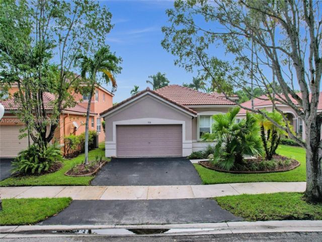  3 BR,  2.00 BTH &nbsp; style home in Weston