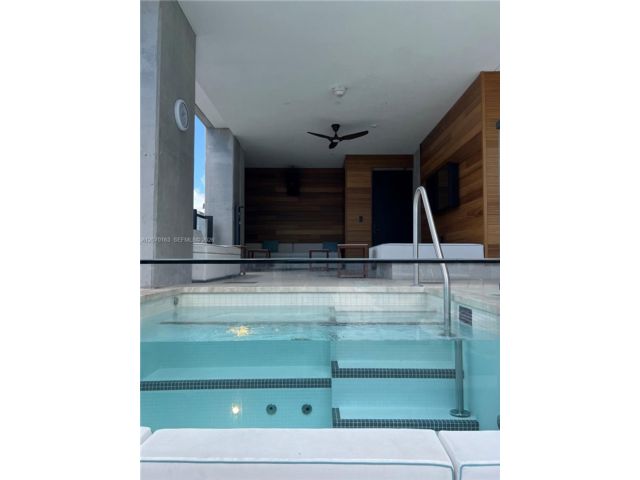[PHOTO]