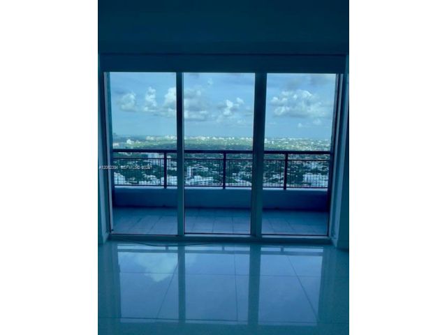 [PHOTO]