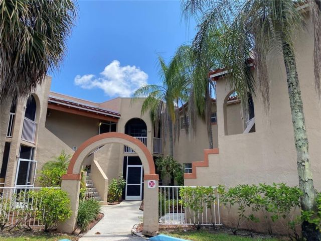  3 BR,  2.00 BTH &nbsp; style home in Pembroke Pines