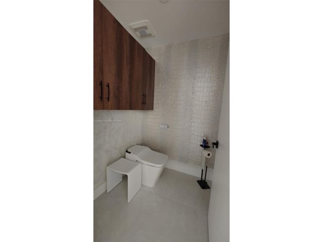 [PHOTO]