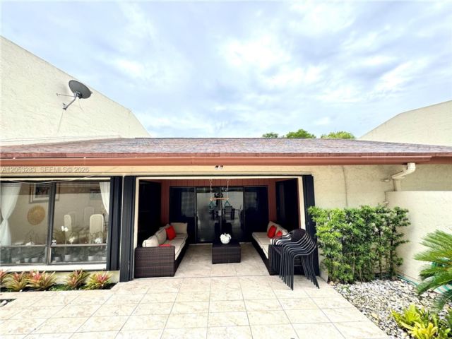  4 BR,  2.00 BTH &nbsp; style home in Miami