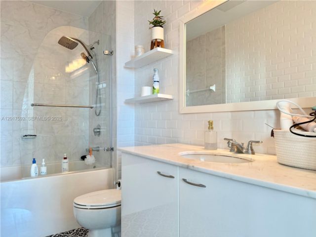 [PHOTO]