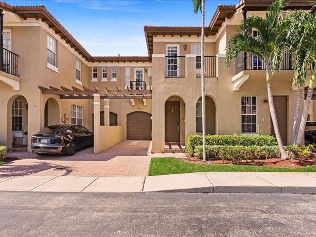  3 BR,  2.50 BTH &nbsp;Townhouse style home in Coconut Creek