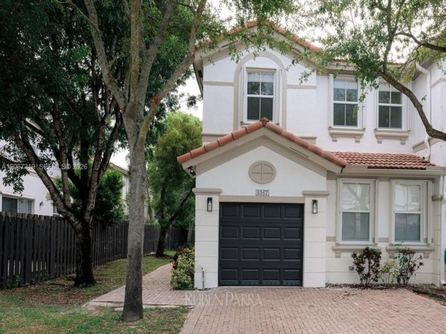  3 BR,  2.50 BTH &nbsp;Townhouse style home in Medley