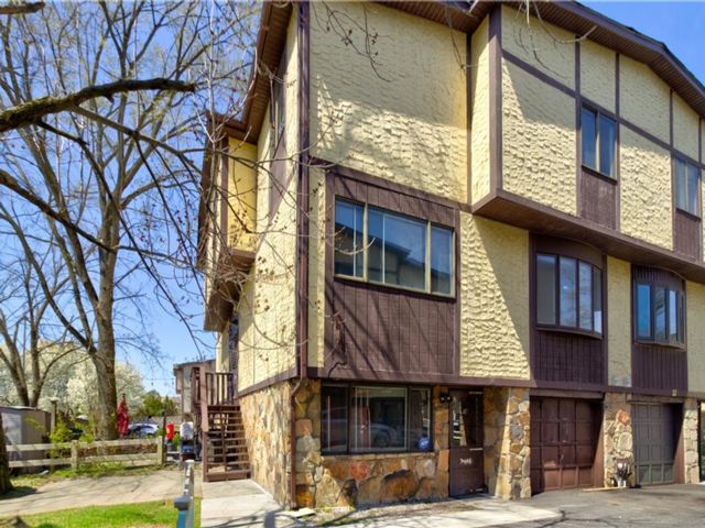  3 BR,  3.00 BTH &nbsp;Single family style home in Bulls Head
