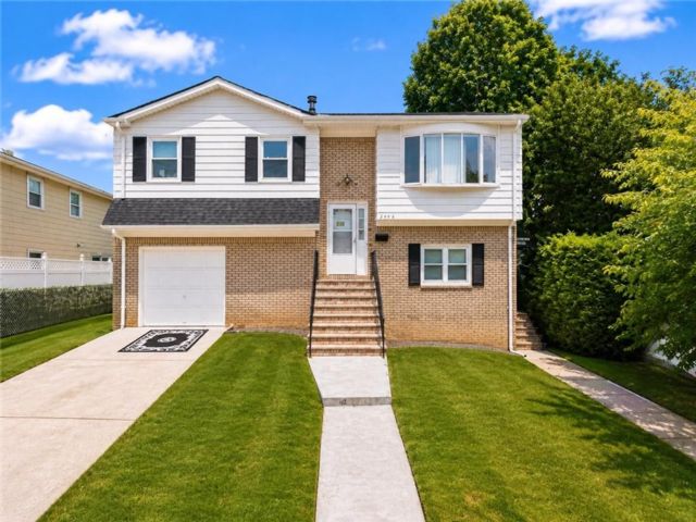 Studio,  0.00 BTH &nbsp;Mixed use style home in Eltingville