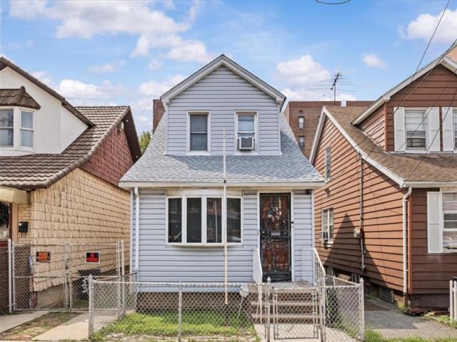  2 BR,  1.00 BTH &nbsp;Single family style home in Sheepshead Bay