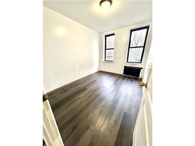  4 BR,  2.00 BTH &nbsp;Multi-family style home in Sunset Park