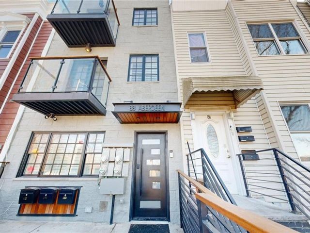  3 BR,  2.00 BTH &nbsp;Multi-family style home in Bushwick