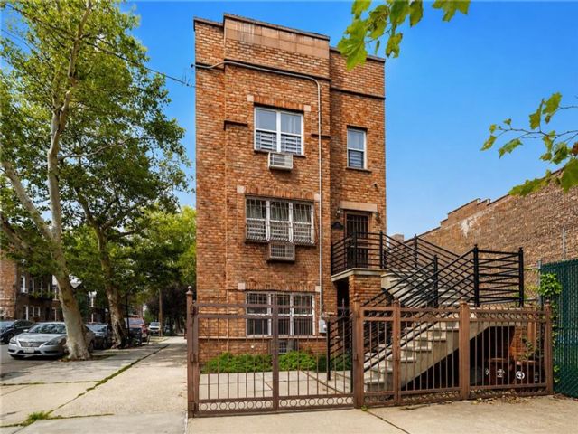 7 BR,  4.00 BTH &nbsp;Multi-family style home in Brownsville