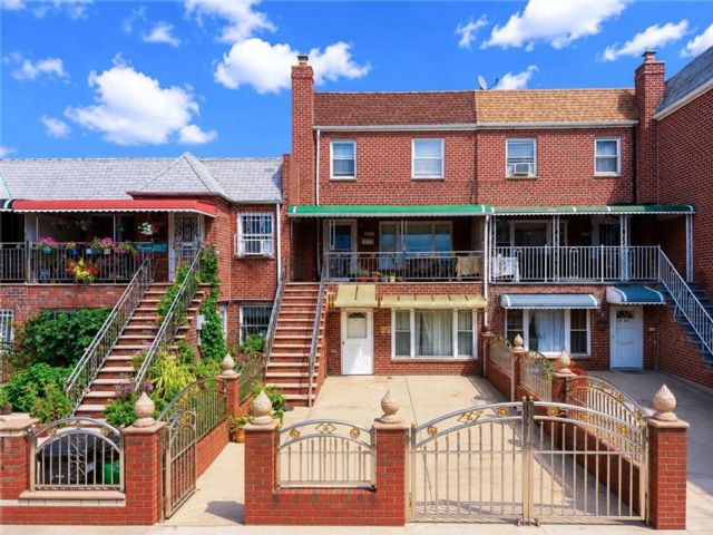  5 BR,  3.00 BTH &nbsp;Multi-family style home in East Flatbush
