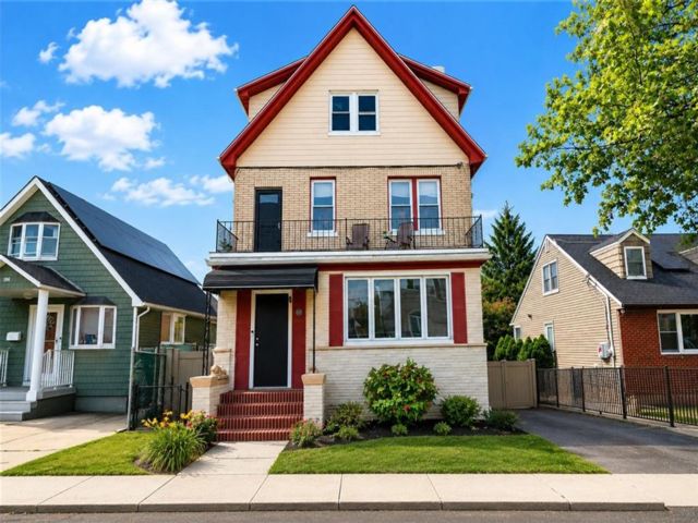  7 BR,  4.00 BTH &nbsp;Multi-family style home in Dongan Hills-below Hylan