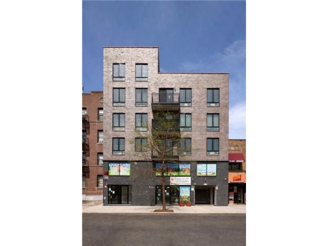  1 BR,  1.00 BTH &nbsp;Condominium style home in Bath Beach
