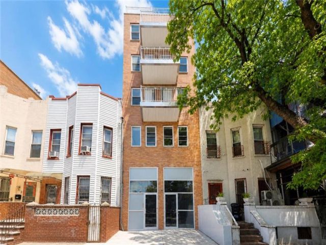  1 BR,  1.00 BTH &nbsp;Condominium style home in Boro-park