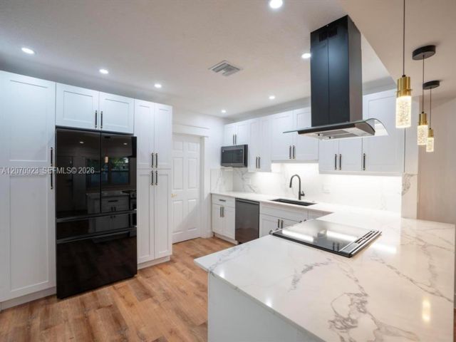  2 BR,  2.00 BTH &nbsp; style home in Oakland Park