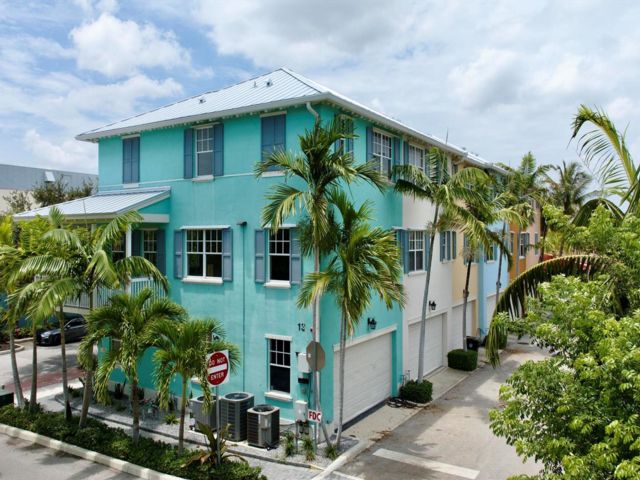  2 BR,  2.55 BTH &nbsp; style home in Lake Worth