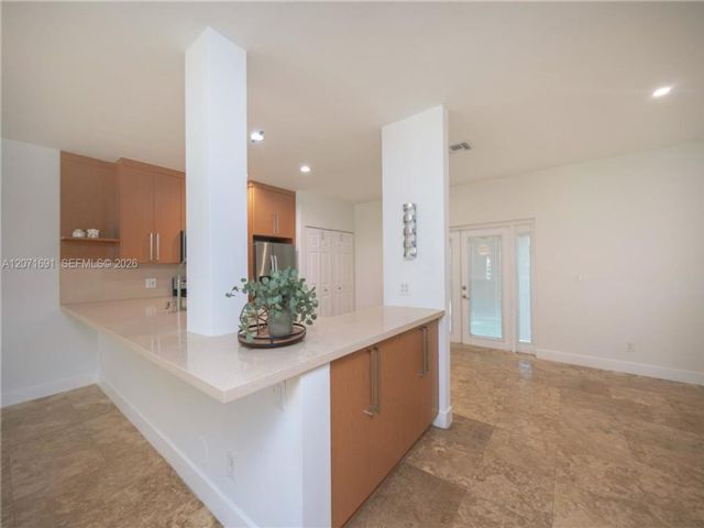  3 BR,  2.50 BTH &nbsp;Townhouse style home in Weston