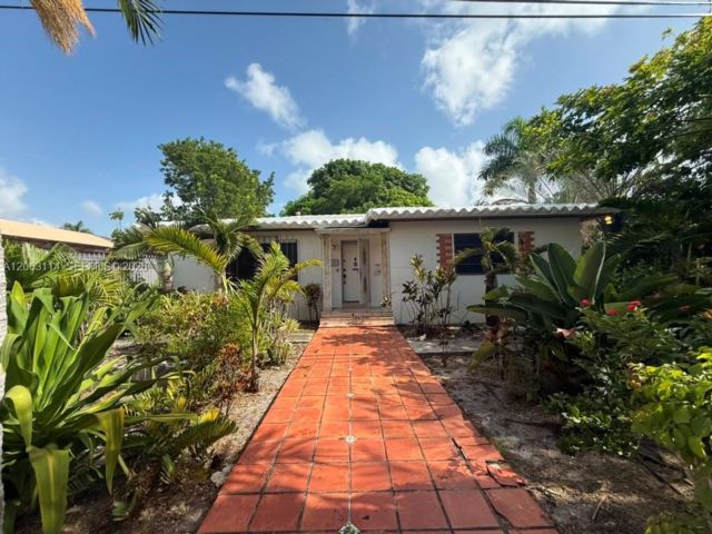  2 BR,  1.00 BTH &nbsp; style home in Miami