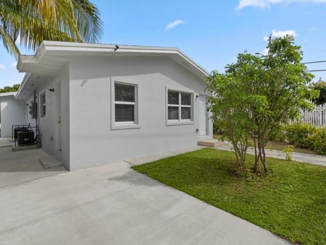 2 BR,  1.00 BTH &nbsp; style home in Miami
