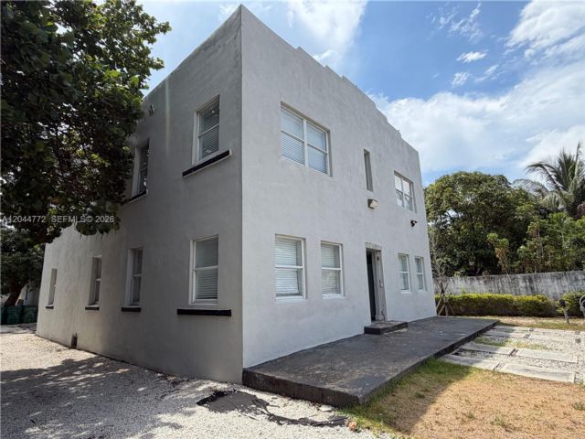  2 BR,  1.00 BTH &nbsp; style home in El Portal