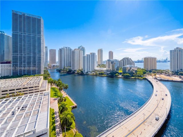[PHOTO]