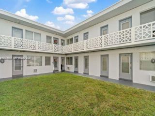  2 BR,  1.00 BTH &nbsp; style home in Biscayne Park