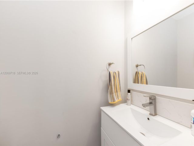 [PHOTO]