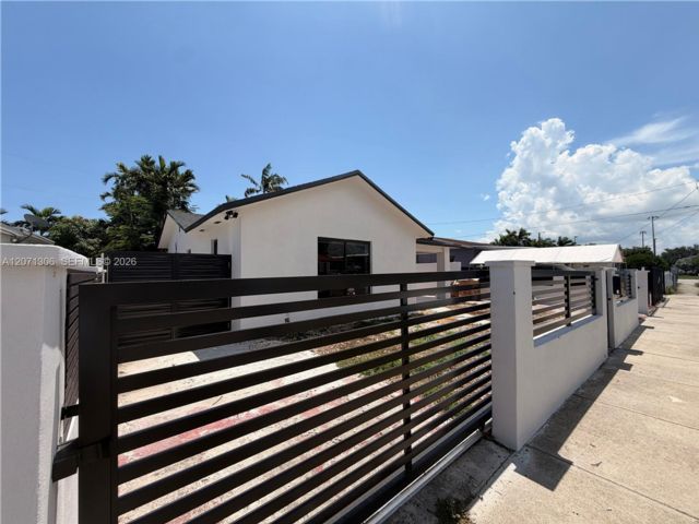  3 BR,  2.00 BTH &nbsp; style home in Miami