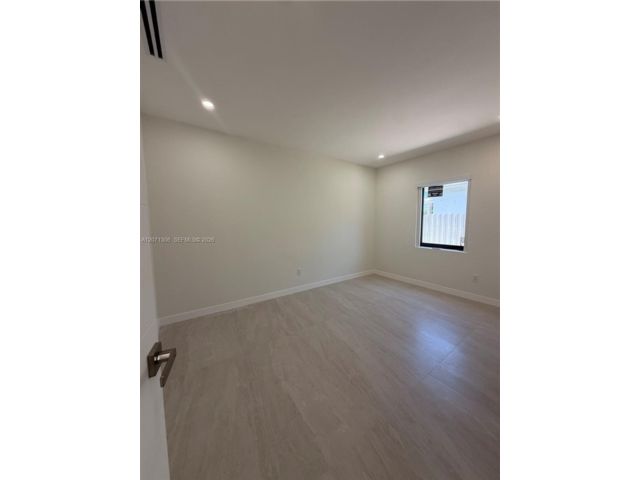 [PHOTO]