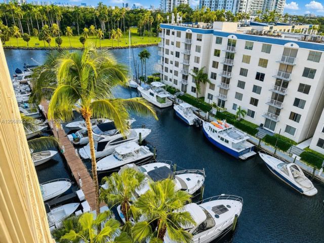  2 BR,  2.00 BTH &nbsp; style home in Miami