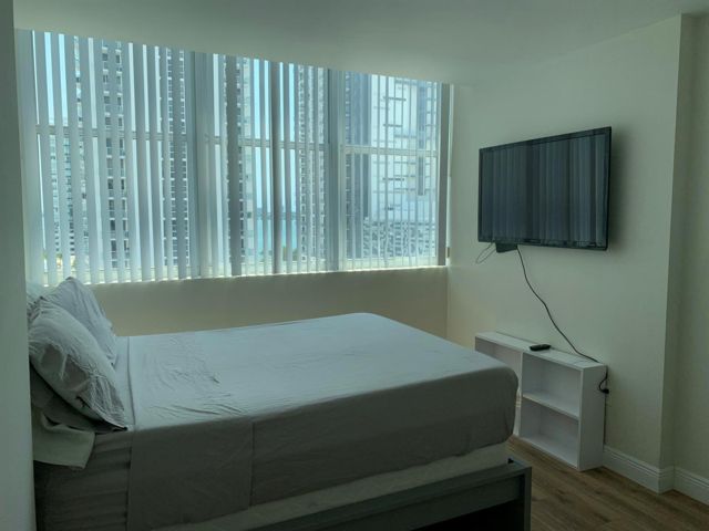 [PHOTO]