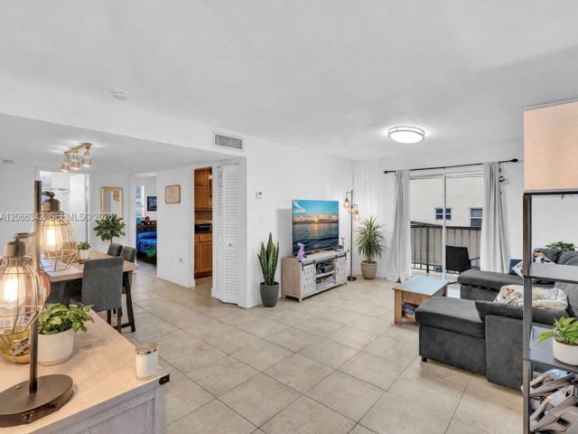  2 BR,  2.00 BTH &nbsp; style home in Carl Fisher