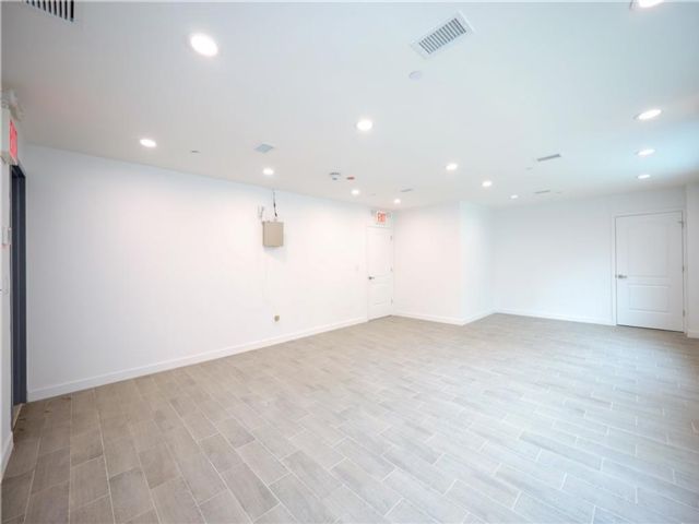 [PHOTO]