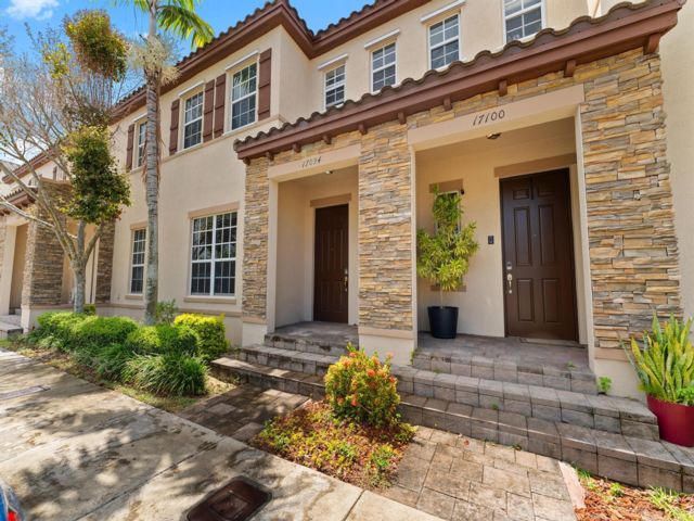  3 BR,  2.50 BTH &nbsp;Townhouse style home in Miami