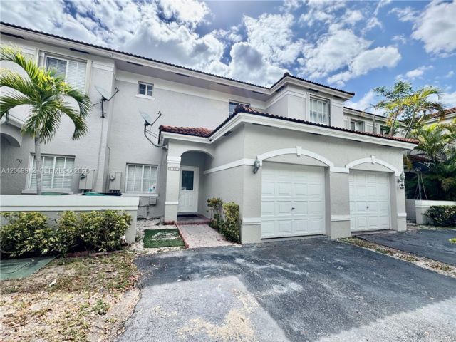  3 BR,  2.50 BTH &nbsp;Townhouse style home in Crossings