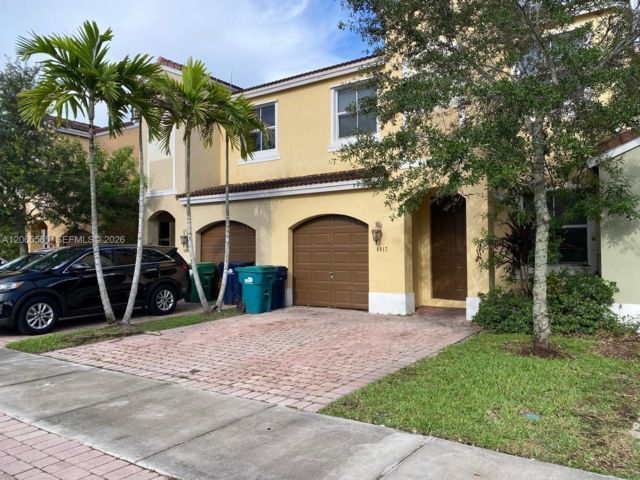  4 BR,  3.00 BTH &nbsp;Townhouse style home in Miami