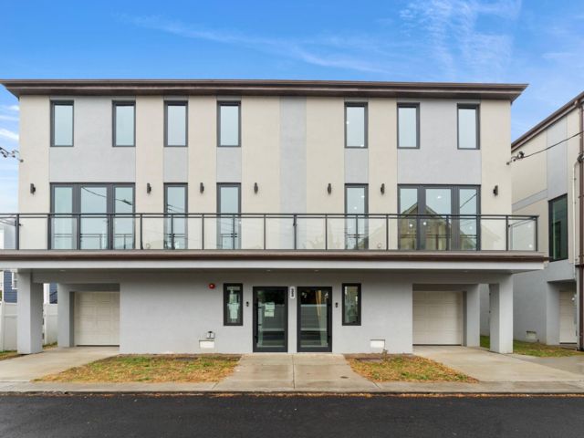  3 BR,  2.50 BTH &nbsp;Duplex style home in Brooklyn