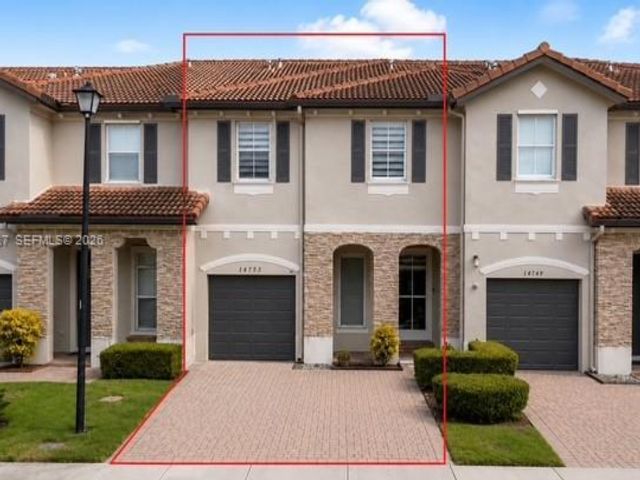  3 BR,  2.50 BTH &nbsp;Townhouse style home in Miami