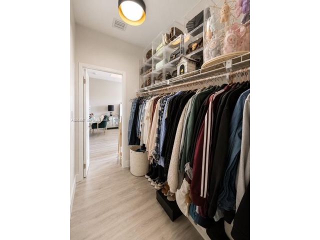 [PHOTO]